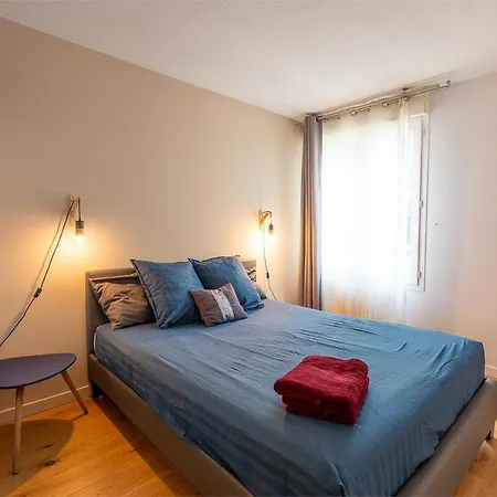 Le Wood And Stone Apartment